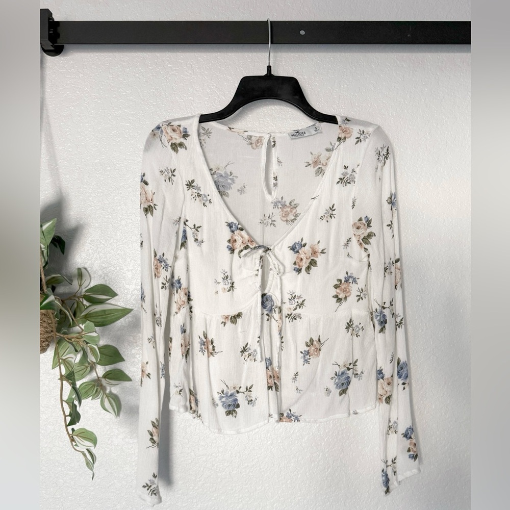 Hollister Co. Floral Tie-Front Babydoll Keyhole Top S